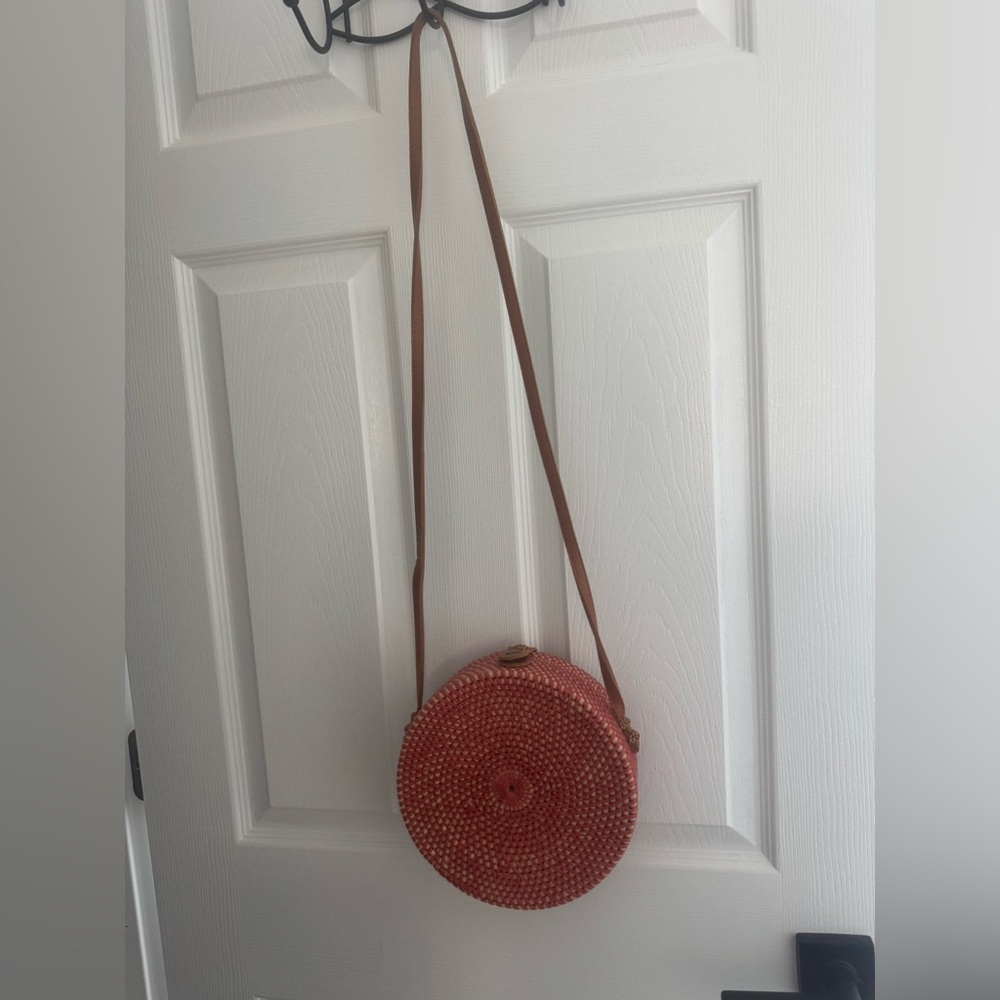 Round Woven Crossbody Bag in Coral Pink